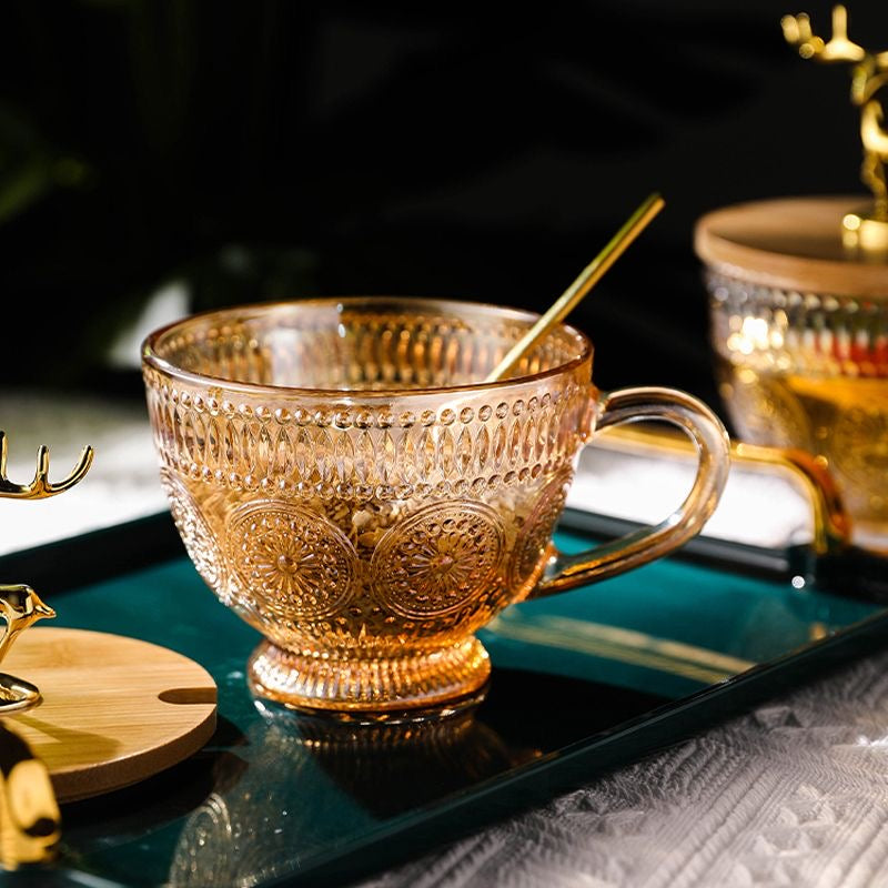 TAZA TRANSPARENTE DE CRISTAL DORADA